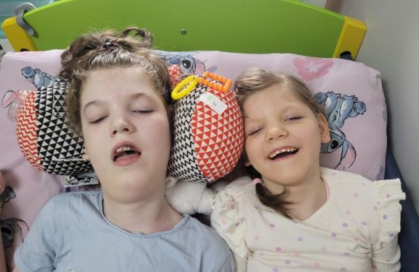 Nieszczęścia chodzą parami…Rodzice walczą o córki!